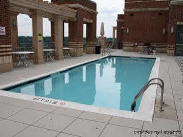 Crystal Quarters Furnished Apartments At The Gramercy Arlington Eksteriør billede