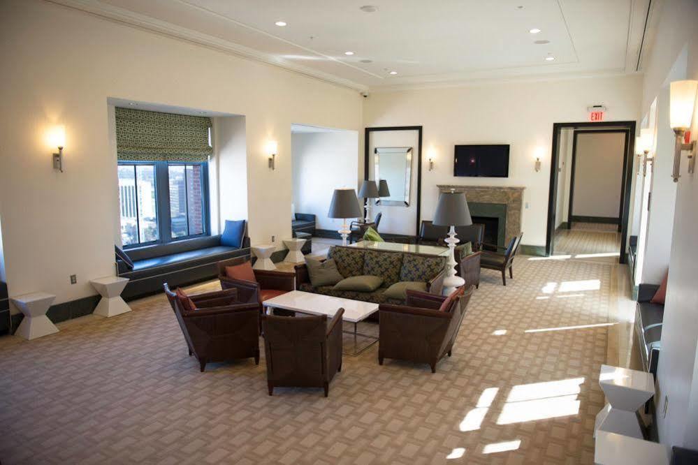 Crystal Quarters Furnished Apartments At The Gramercy Arlington Eksteriør billede